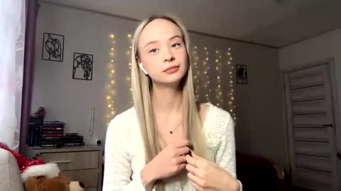 Snapshot of yutwiner chatting on 01.12.26 May online show from 01.12.26