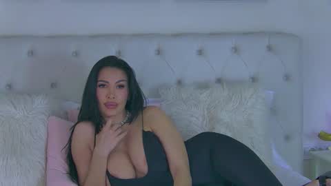 Laura online show from 04.21.26