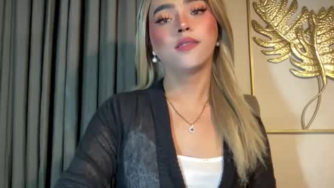 Snapshot of yvonne_guidotti chatting on 12.06.24 Miss Cali online show from 12.06.24