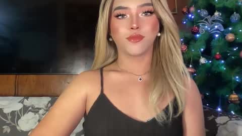 Snapshot of yvonne_guidotti chatting on 12.10.24 Miss Cali online show from 12.10.24