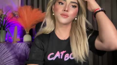 Snapshot of yvonne_guidotti chatting on 01.17.25 Miss Cali online show from 01.17.25