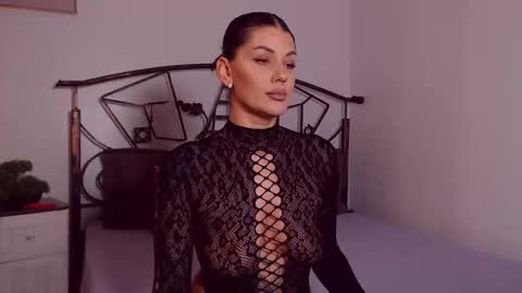 I V Y   online show from 06.08.26