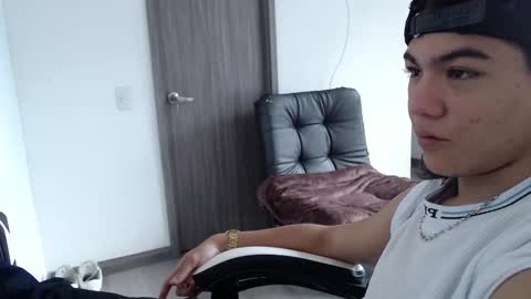 Snapshot of zackss_play chatting on 09.22.25 Zackss online show from 09.22.25