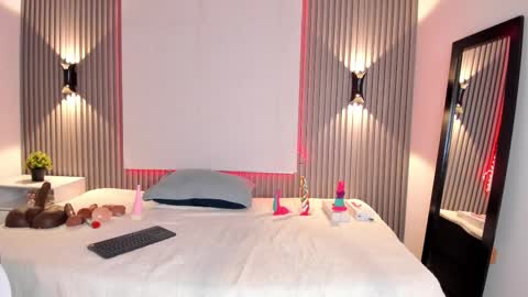 Snapshot of zafiiraa chatting on 02.11.25 zafira online show from 02.11.25