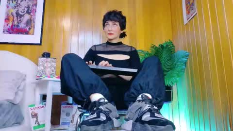 Karina  online show from 11.14.25