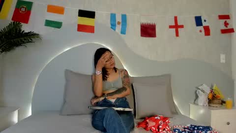 Zafiro and Amber online show from 07.04.26