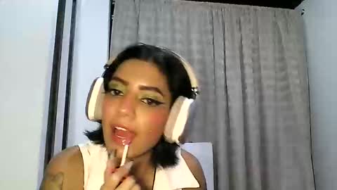 Snapshot of zafiro_rubi chatting on 04.24.26 Zafiro online show from 04.24.26