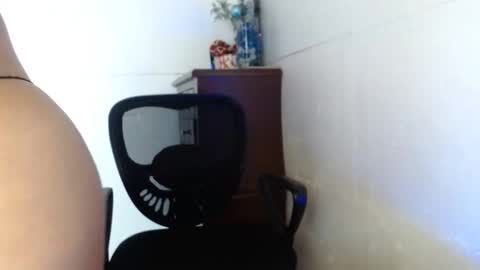 Snapshot of zahi_willx chatting on 05.26.26 Zahi ... wants to play with everyone...yessss online show from 05.26.26