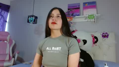 Snapshot of zaida_1 chatting on 10.28.25 Zaida online show from 10.28.25