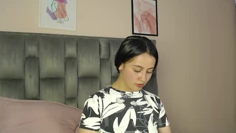 Snapshot of zaida_1 chatting on 05.25.26 Zaida online show from 05.25.26