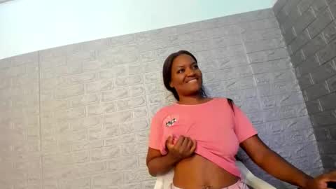 Snapshot of zamara__ chatting on 11.27.25 Zamara online show from 11.27.25