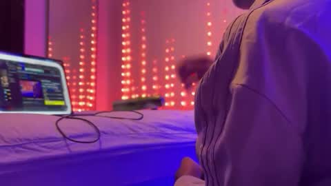 Snapshot of zamoraedii1994 chatting on 12.20.25 Edii online show from 12.20.25