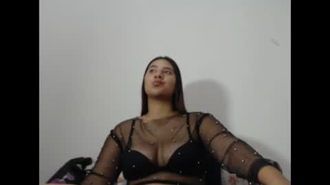 Snapshot of zaphiro__skye chatting on 06.15.26 Skye online show from 06.15.26