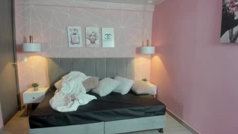 Snapshot of zara__sweet chatting on 10.16.25 Zara Sweet online show from 10.16.25