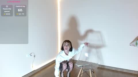 Hello welcome to my roomIm Zara online show from 02.15.26