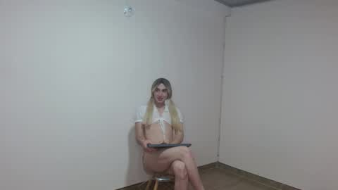 Hello welcome to my roomIm Zara online show from 04.07.26