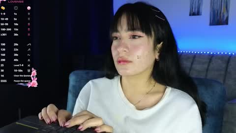 Snapshot of zaradames_ chatting on 10.11.25 zaradames_ online show from 10.11.25