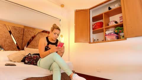 Snapshot of zarah_andrews chatting on 10.03.25 Zarah Andrews online show from 10.03.25