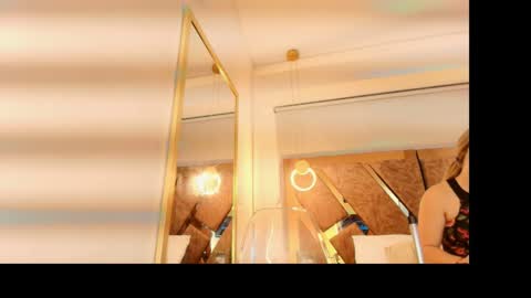 Snapshot of zarah_andrews chatting on 11.11.25 Zarah Andrews online show from 11.11.25