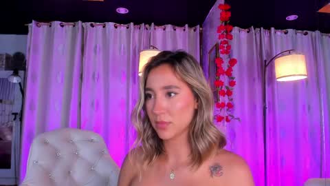 Snapshot of zarajener chatting on 05.15.26 online show from 05.15.26