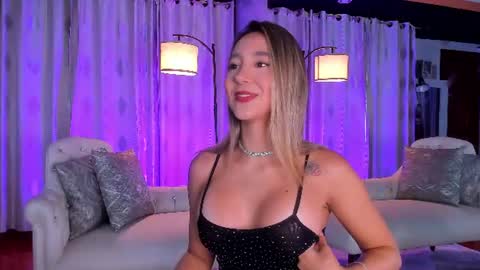 Snapshot of zarajener chatting on 07.17.26 online show from 07.17.26