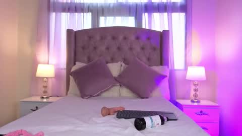 Snapshot of zaraquiinn chatting on 10.25.25 ZaraQuiinn online show from 10.25.25