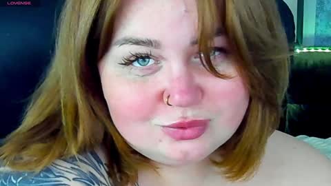 Snapshot of zarareign_ chatting on 12.27.24 Lola online show from 12.27.24