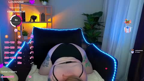 Snapshot of zarareign_ chatting on 02.05.25 Lola online show from 02.05.25