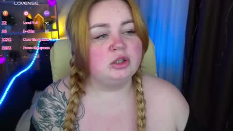 Snapshot of zarareign_ chatting on 03.08.25 Lola online show from 03.08.25