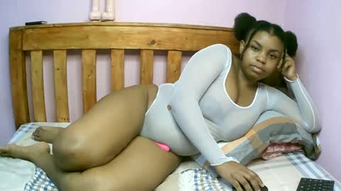 Snapshot of zariamonet chatting on 06.22.26 zariamonet online show from 06.22.26