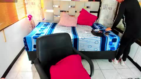 Snapshot of zarid_boobies chatting on 11.26.25 zarid_boobies online show from 11.26.25