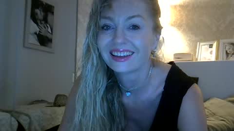 Snapshot of zarinaswift chatting on 06.28.26 Zarina Swift online show from 06.28.26