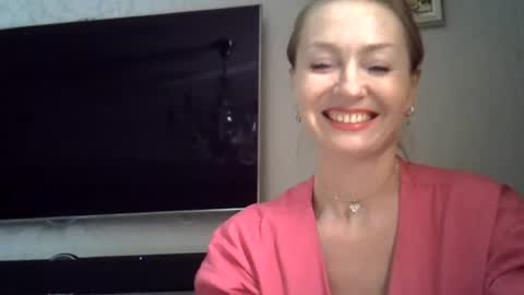 Snapshot of zarinaswift chatting on 07.27.26 Zarina Swift online show from 07.27.26