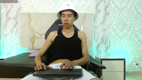 Snapshot of zayn_tay chatting on 01.10.26 zayn_tay online show from 01.10.26