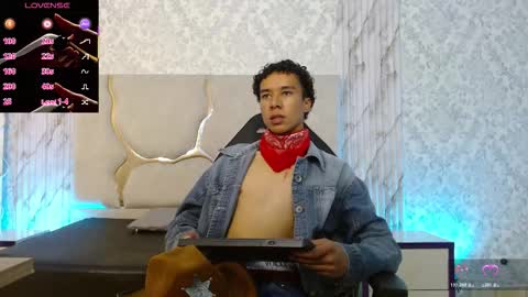 Snapshot of zayn_tay chatting on 01.12.26 zayn_tay online show from 01.12.26