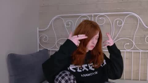 Snapshot of zaynginger chatting on 10.26.25 ZAYN online show from 10.26.25