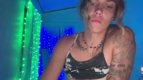 Snapshot of zellaxobella chatting on 09.10.25 zellaxobella online show from 09.10.25