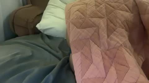 Snapshot of zellaxobella chatting on 10.13.25 zellaxobella online show from 10.13.25