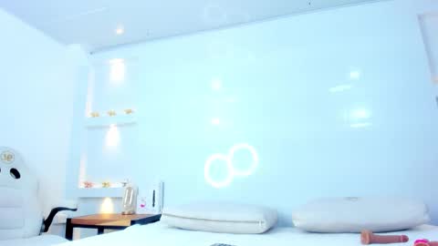 Zenda Evans online show from 12.02.25