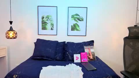 Snapshot of zendayavg chatting on 11.22.25 zendaya online show from 11.22.25