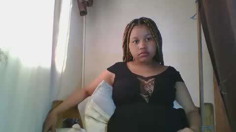 Snapshot of zenicee chatting on 12.05.25 zenicee online show from 12.05.25