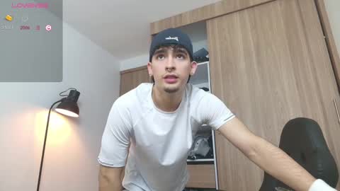 Snapshot of zenn_rush chatting on 02.15.25 Zenn online show from 02.15.25