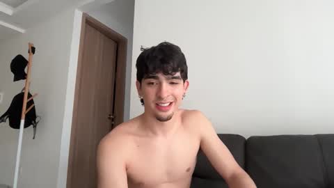 Snapshot of zenn_rush chatting on 10.23.25 Zenn online show from 10.23.25