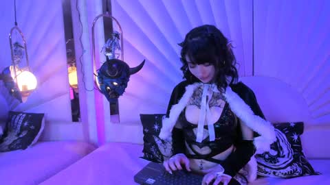 Snapshot of zephirah_abney chatting on 12.22.24 online show from 12.22.24