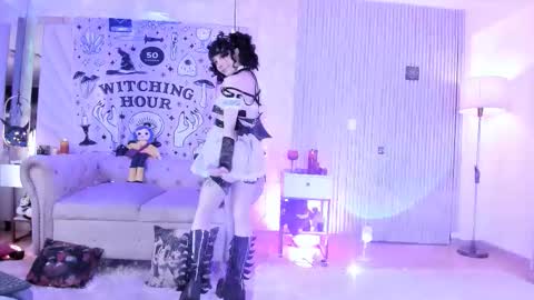 Snapshot of zephirah_abney chatting on 10.12.25 online show from 10.12.25