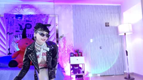 Snapshot of zephirah_abney chatting on 10.31.25 online show from 10.31.25