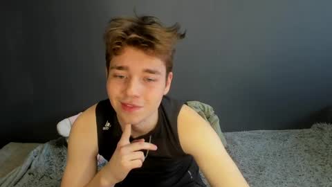 Snapshot of zeriixx chatting on 04.11.26 Ethan online show from 04.11.26