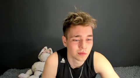 Snapshot of zeriixx chatting on 04.26.26 Ethan online show from 04.26.26