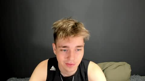 Snapshot of zeriixx chatting on 04.27.26 Ethan online show from 04.27.26