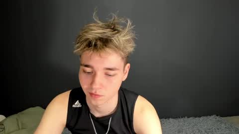 Snapshot of zeriixx chatting on 04.28.26 Ethan online show from 04.28.26